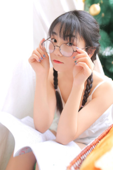 美女吃香蕉
